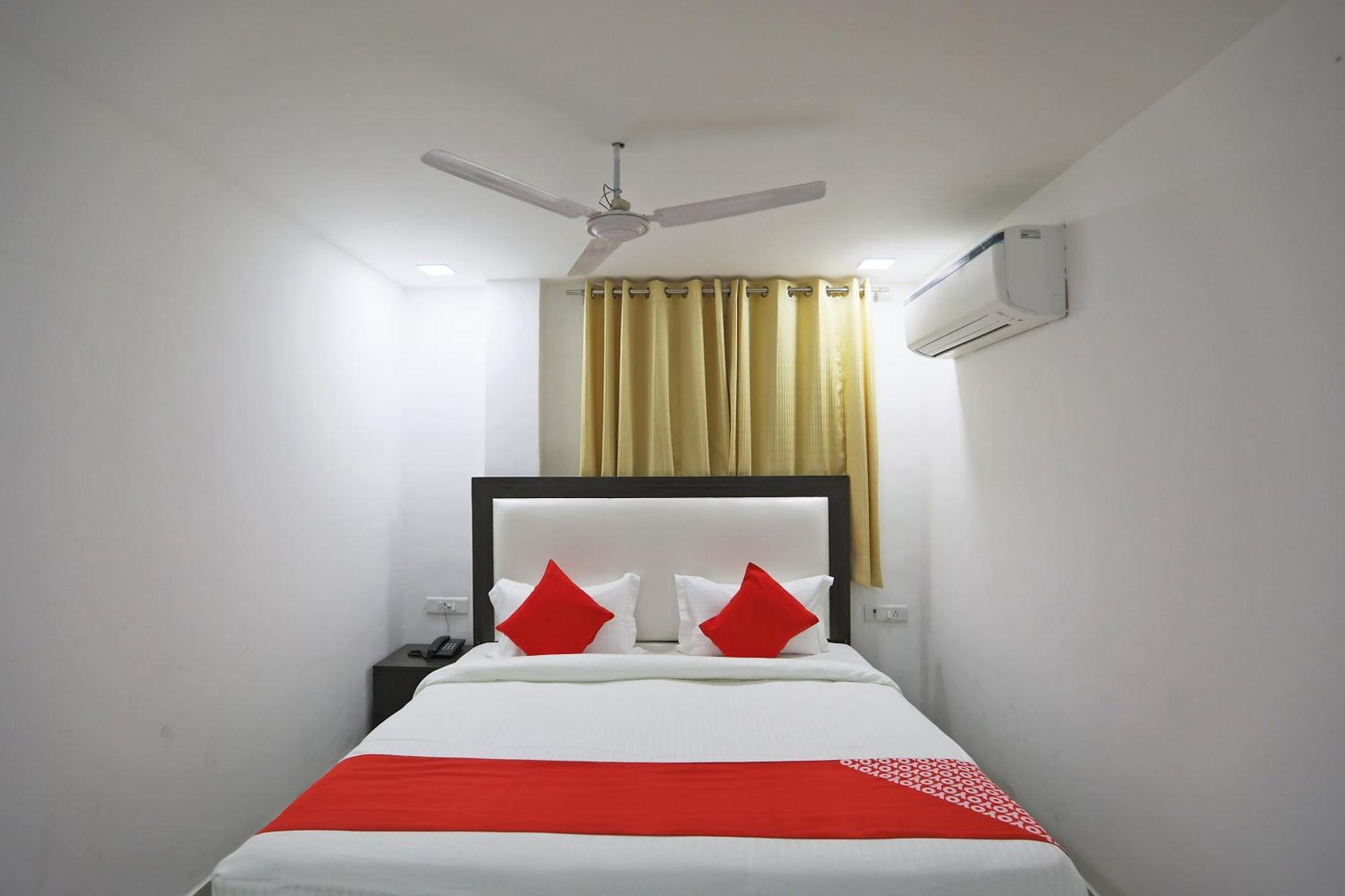 Townhouse South Lawn Hotel New Delhi Exterior photo